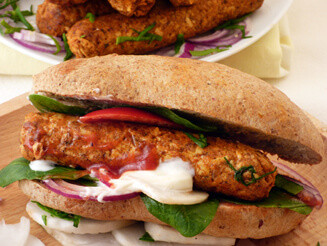 Fűszeres tofukolbászok gluténmentes bagettel vegán recept plantbased növényi alapú Fűszeres tofukolbászok gluténmentes bagettel vegán recept plantbased növényi alapú