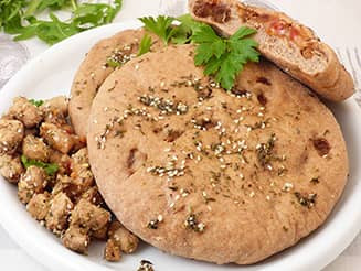 Zatarral fűszerezett, lapos kenyérbe töltött fehérjepecsenye recept Zatarral fűszerezett, lapos kenyérbe töltött fehérjepecsenye recept
